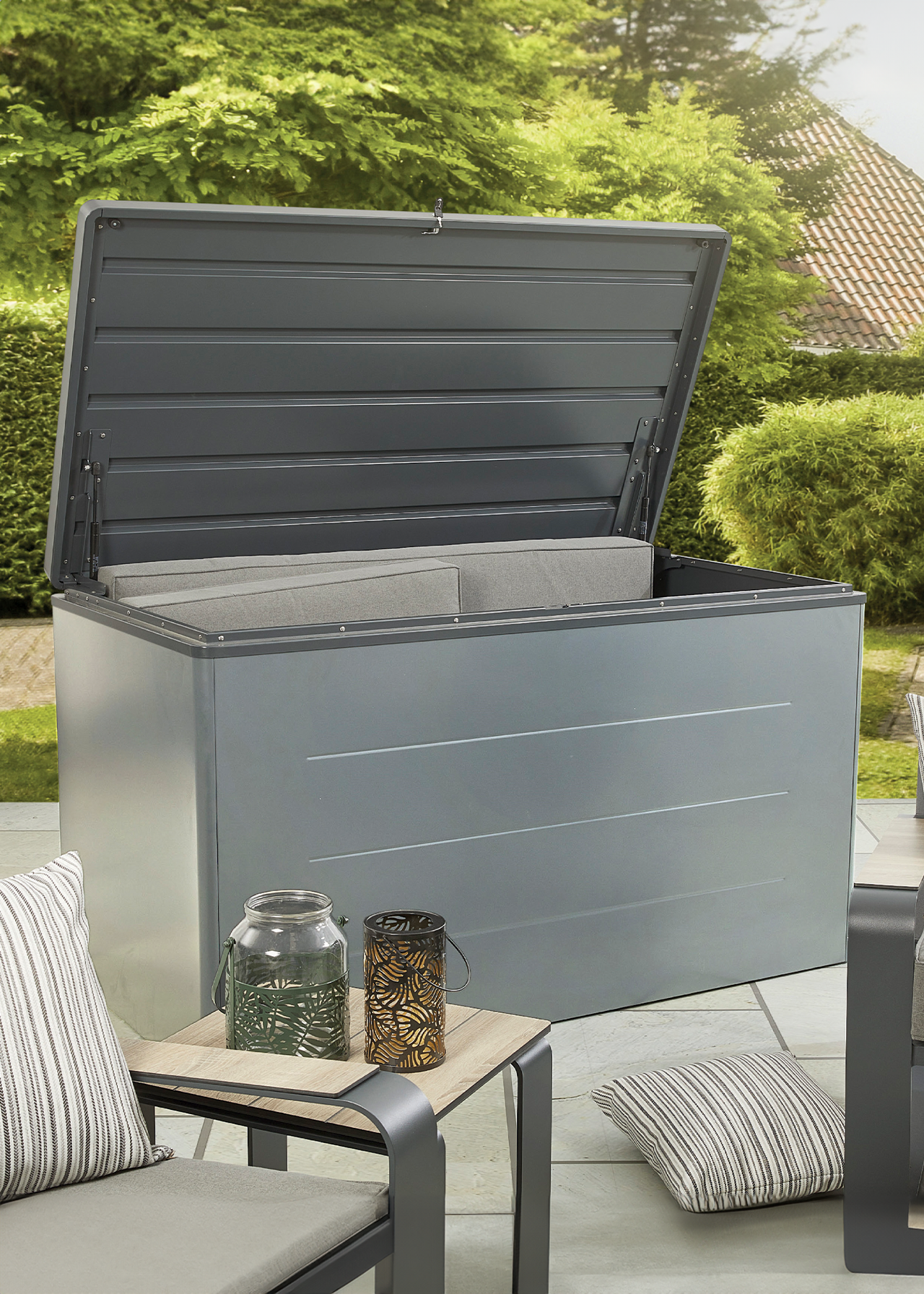 Lifetime Heavy Duty Outdoor Storage Deck Box