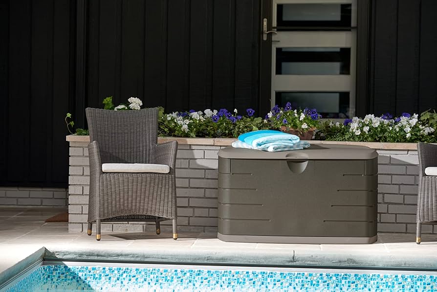 Rubbermaid Outdoor Deck Box