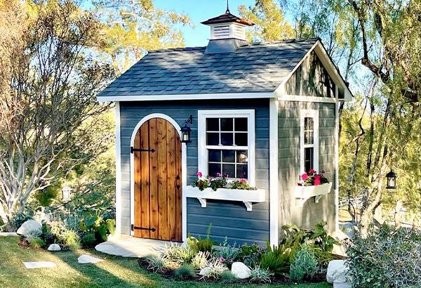 maximizing-your-outdoor-space-with-garden-sheds-and-storage-boxes